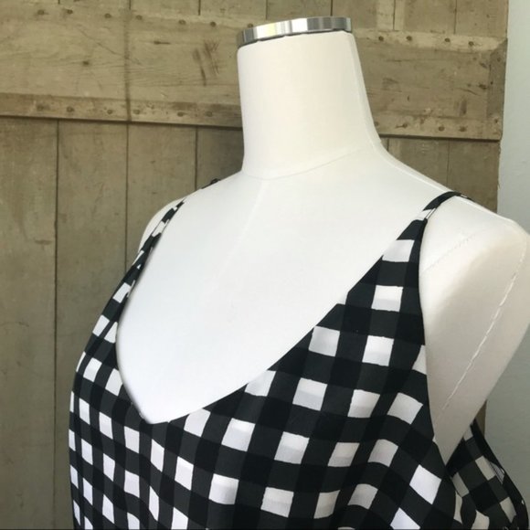 SOLD !!!  Banana Republic Checkerboard Cami. - Picture 3 of 7